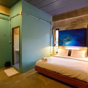 Hostal Seabox Khaolak